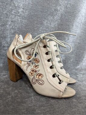 Not Rated Cream Lace-Up Embroidered Peep-Toe Block Heel Sandals